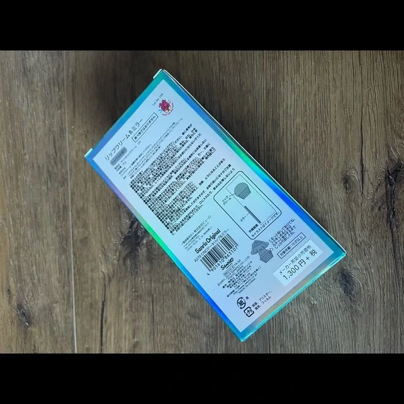 CINNAMOROLL-NWT Lip Balm & Mirror Set - Picture 5 of 8